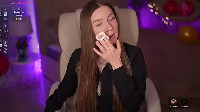 AlexaFleur online show from February 11, 1:45 pm