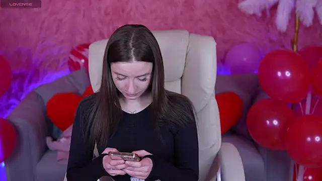 AlexaFleur online show from February 6, 2:20 pm