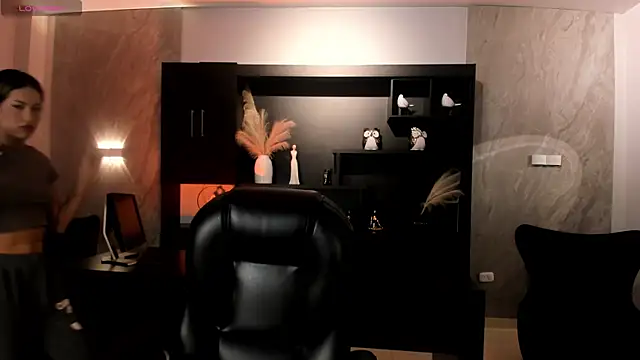 KayraLanne online show from May 18, 5:35 am