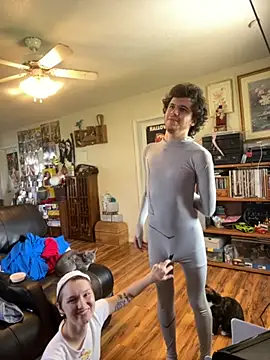 SugarNCinnamon online show from April 4, 6:18 pm