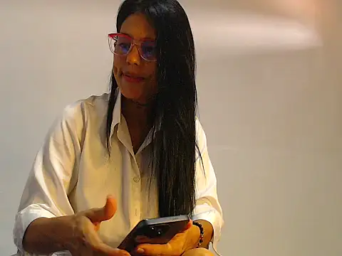 Elizabeth manzon online show from May 8, 7:59 pm
