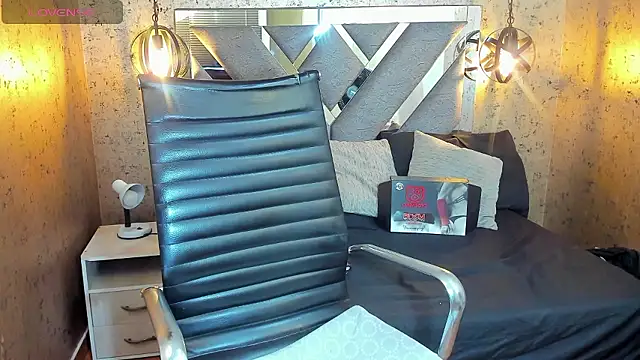 SaraFoxxx   online show from January 7, 10:02 pm