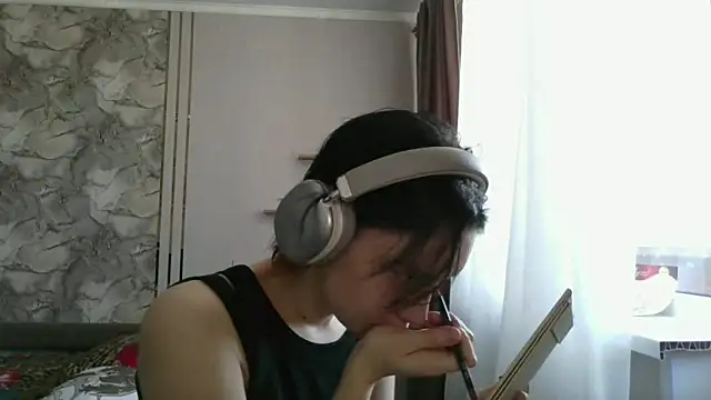 LxayBloom online show from February 26, 7:40 am