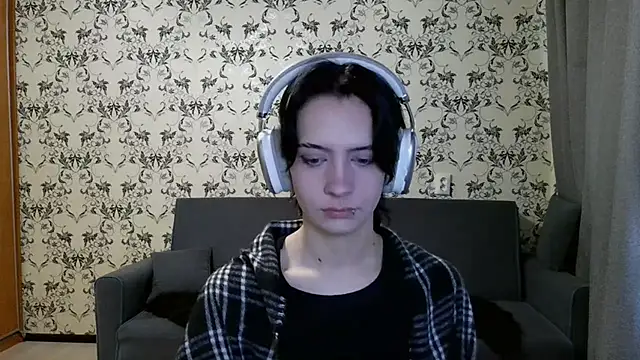 LxayBloom online show from March 7, 11:50 am