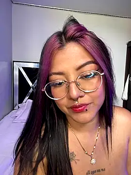 queen of you heart online show from January 8, 6:34 pm