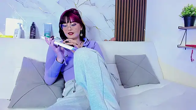 Ela James  online show from May 19, 8:49 pm
