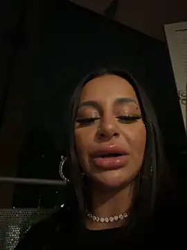 sweetxlayla online show from April 10, 7:31 pm