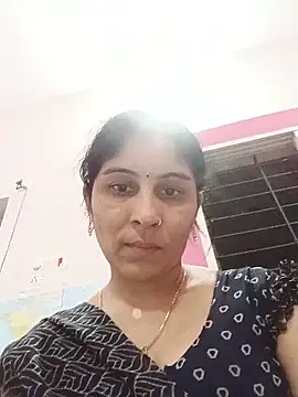 Hot ree85 online show from May 18, 2:45 pm