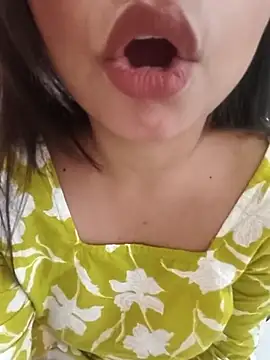 Hot Twinkle online show from April 2, 8:45 am