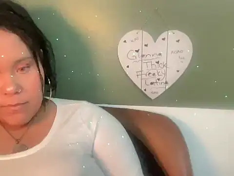 Thickfreakylatina online show from June 24, 12:09 am