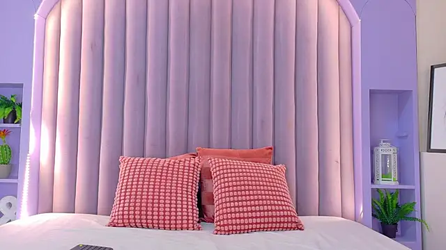 AmberStonne   online show from April 6, 1:49 am