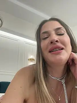IssabelXO online show from May 6, 1:37 pm