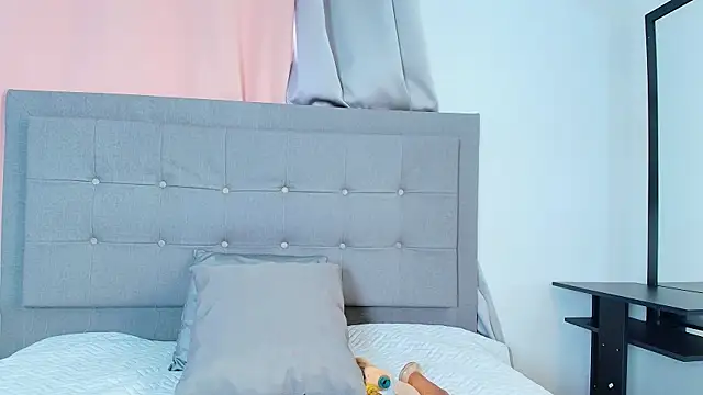 saray reesee online show from April 2, 7:44 pm