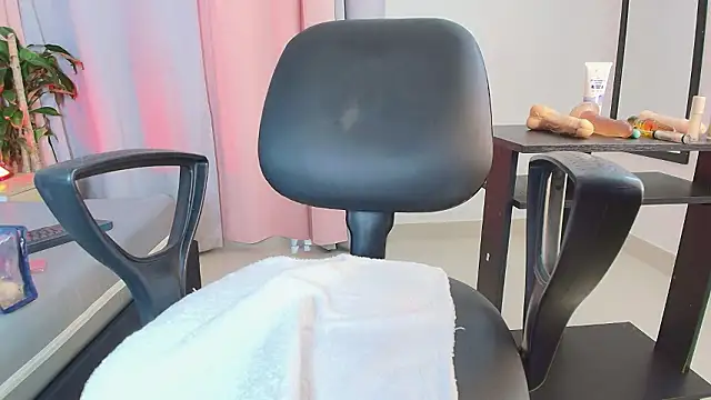 saray reesee online show from March 25, 8:12 pm