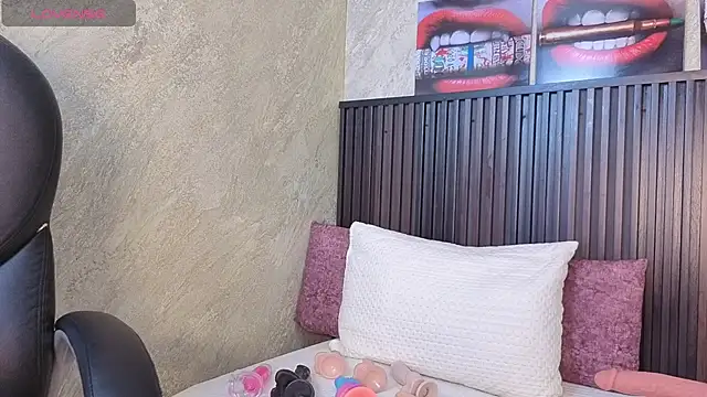 tanisha  lux online show from May 25, 3:05 am