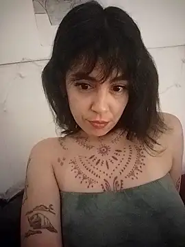 betty amorosa online show from April 7, 2:02 am