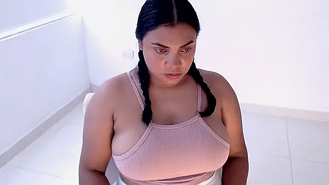 isabelateran online show from May 12, 6:36 pm