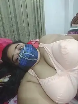 momo loves online show from April 3, 6:17 pm