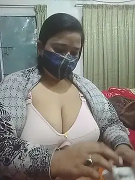 momo loves online show from February 17, 4:17 pm