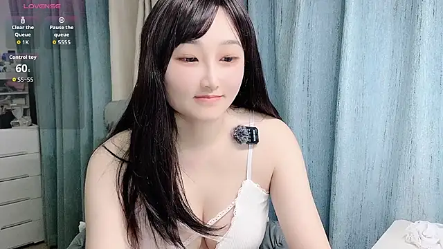 LuLu-lll online show from April 7, 5:59 pm