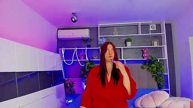 StephieRousee online show from May 18, 5:35 am