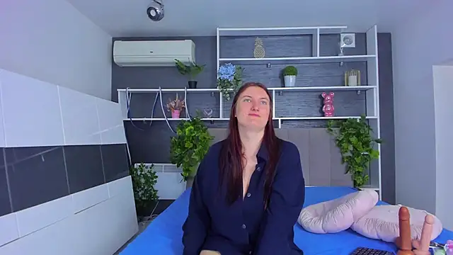 StephieRousee online show from May 22, 5:38 am