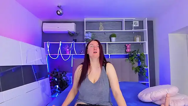 StephieRousee online show from May 6, 5:44 am
