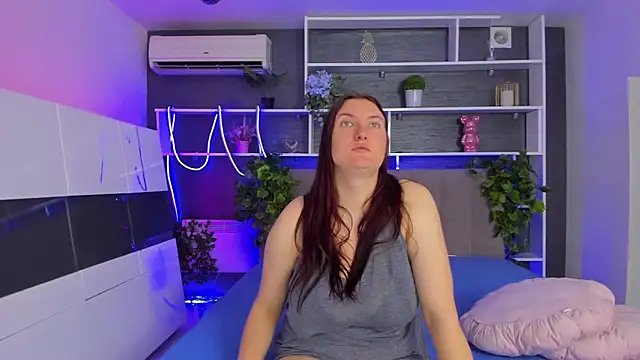 StephieRousee online show from May 23, 5:50 am