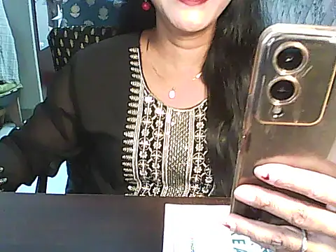 Tara-rathod05 online show from January 10, 3:06 pm