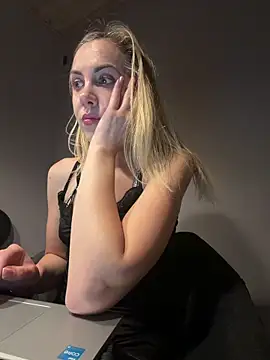ElenaWhitmore online show from June 4, 10:47 pm