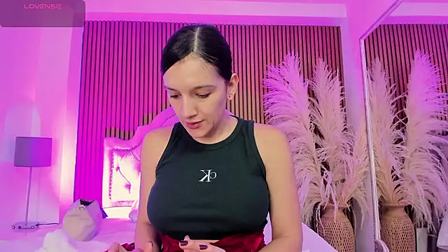 Violett hott  online show from February 3, 12:32 pm