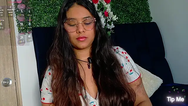 AnnaSmiles online show from March 13, 4:08 pm