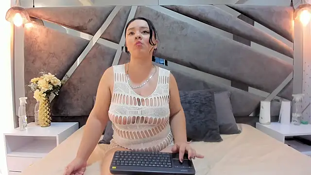 emiily whitee  online show from January 9, 7:40 pm