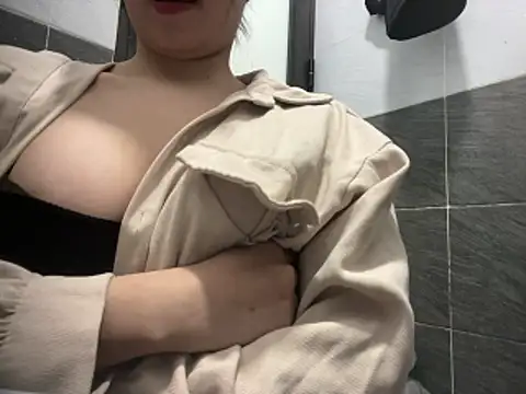 -Holly-y online show from January 6, 8:40 am