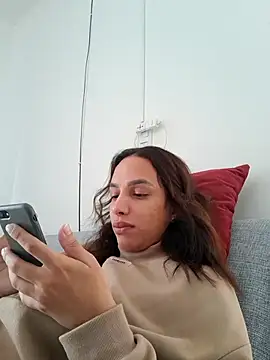 ofjuliaa online show from May 11, 4:59 pm