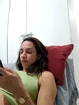 ofjuliaa online show from May 17, 5:39 am