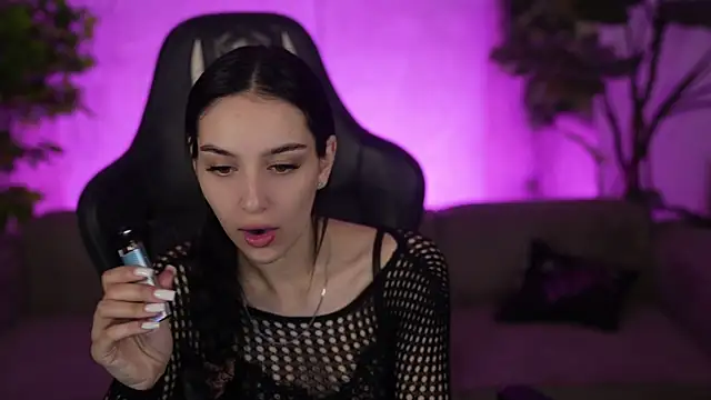 Mila Rose054 online show from May 12, 3:04 am