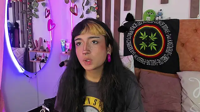MeowMota  online show from May 14, 6:14 pm