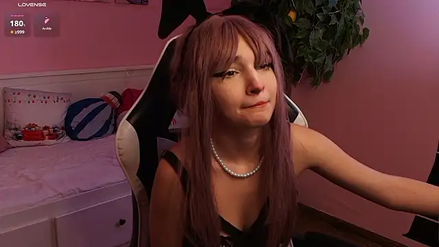 Lily  Loo online show from January 11, 5:07 pm