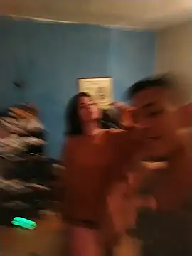 Chiquitoperopeligroso4 online show from January 15, 7:03 am