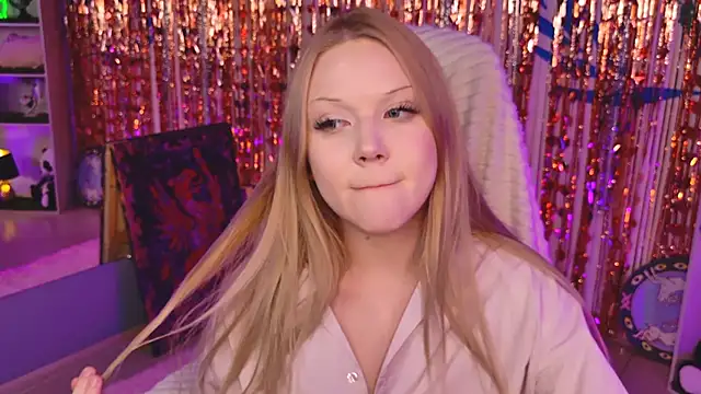 ChloeWhite online show from February 23, 2:27 pm