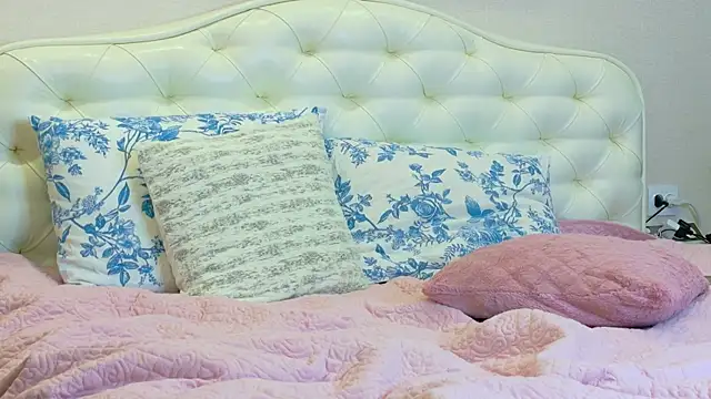 LadySweetWife online show from March 22, 8:20 am