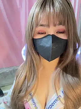 -Violet-t online show from May 6, 1:26 pm