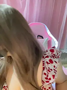 -Violet-t online show from May 5, 1:14 pm