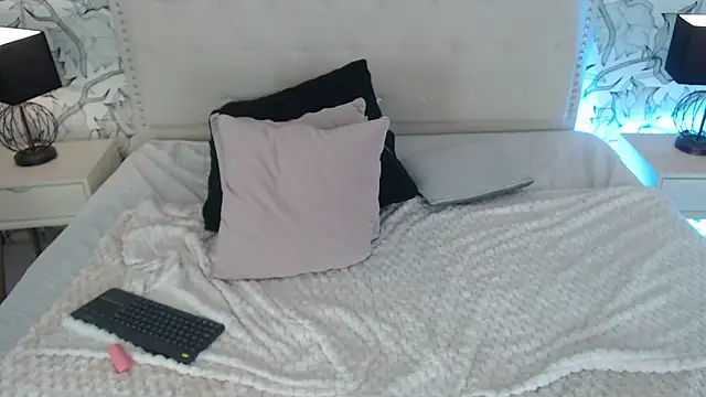 Venusandrea29 online show from May 13, 4:24 pm