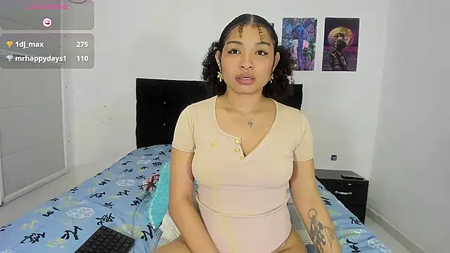 Itsmaraia2002 online show from May 18, 1:37 am