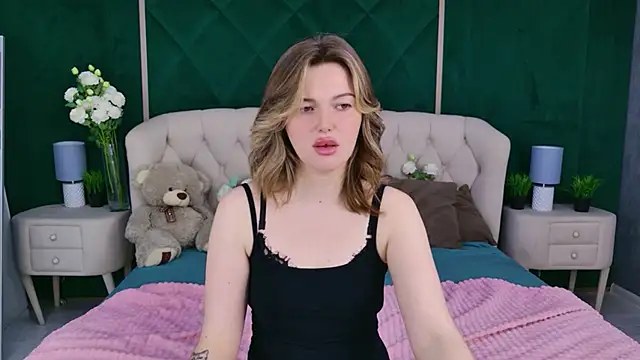 Karina Thorn online show from April 4, 11:20 am