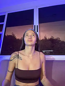 EmmaJhoons online show from February 5, 11:46 am