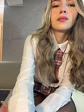 EmmaJhoons online show from May 3, 3:32 am