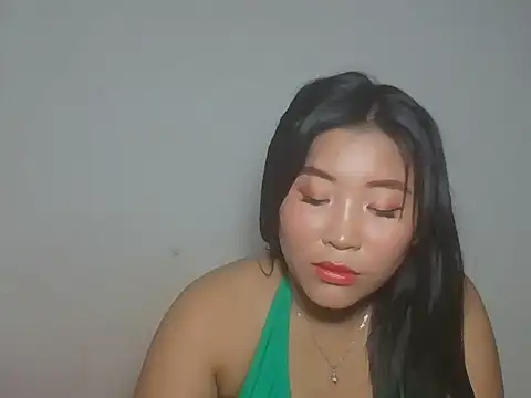 Zyeiii online show from April 4, 7:13 pm